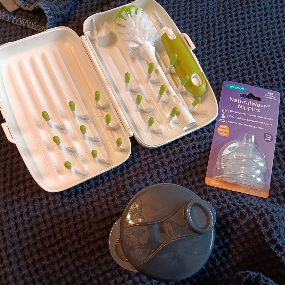 Lansinoh Bottle Cleaning Set with NaturalWave Nipples - White and Green